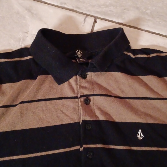 Volcom button collared perfect condition mens size medium - Picture 7 of 9